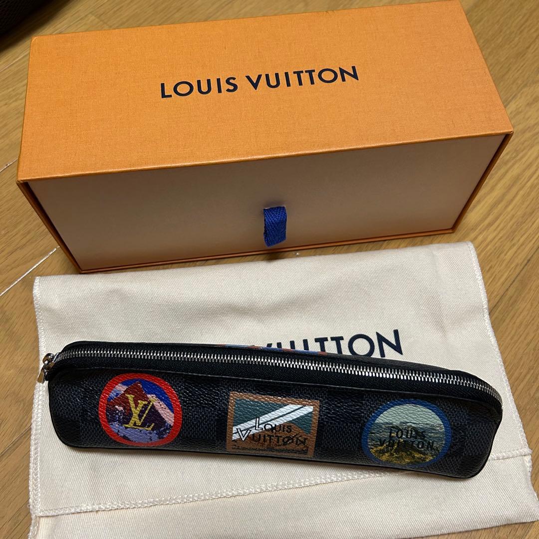 Louis Vuitton トゥルースエリザベット グラフィット ペンケース