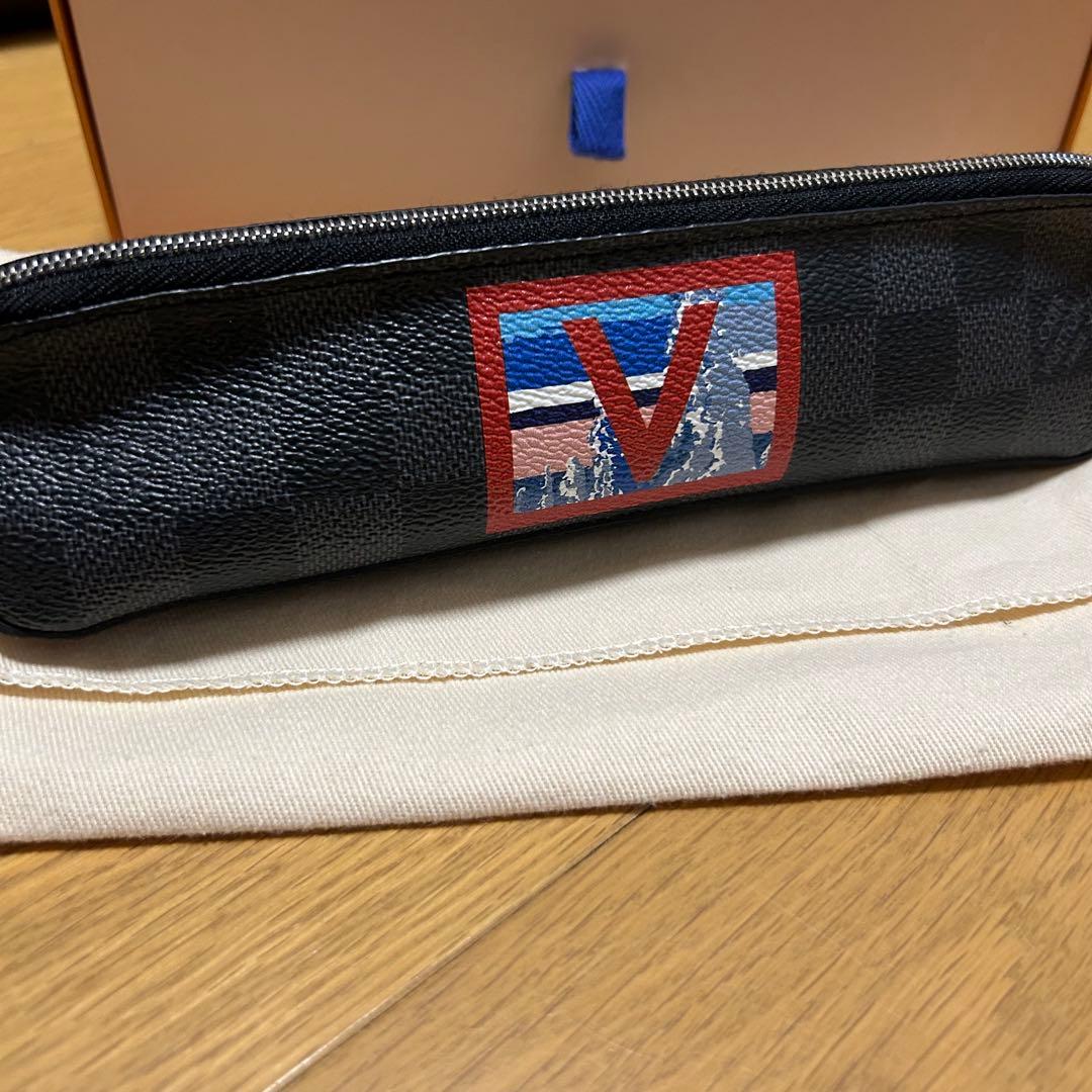 Louis Vuitton トゥルースエリザベット グラフィット ペンケース