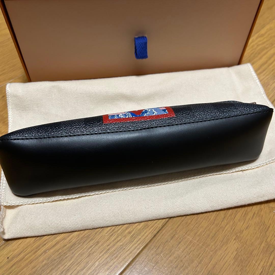 Louis Vuitton トゥルースエリザベット グラフィット ペンケース