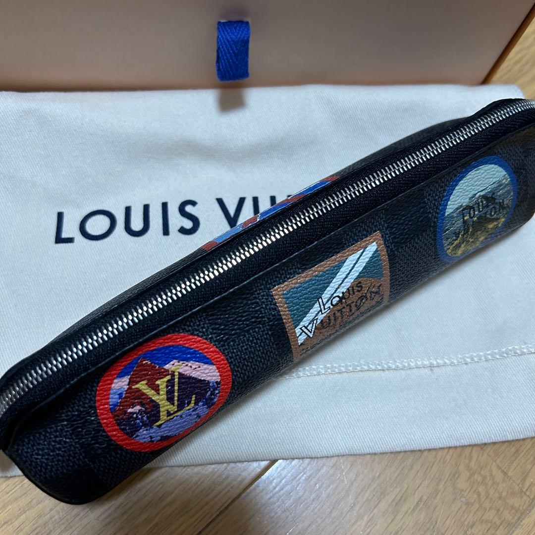 Louis Vuitton トゥルースエリザベット グラフィット ペンケース