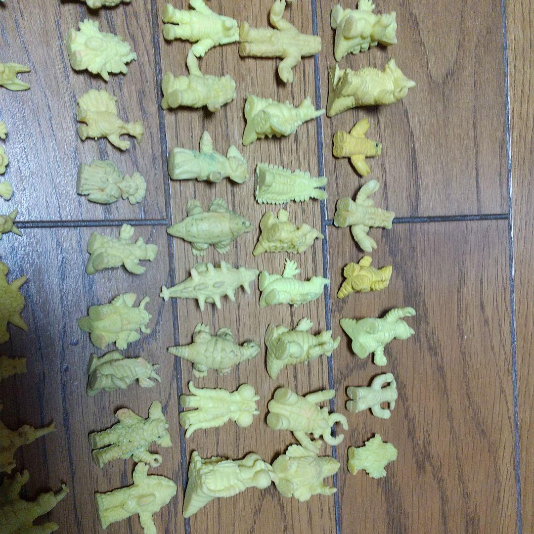 怪獣　ウルトラマン　キン消し　黃色　105 個セット ダブリ無。ポピー　丸越製。