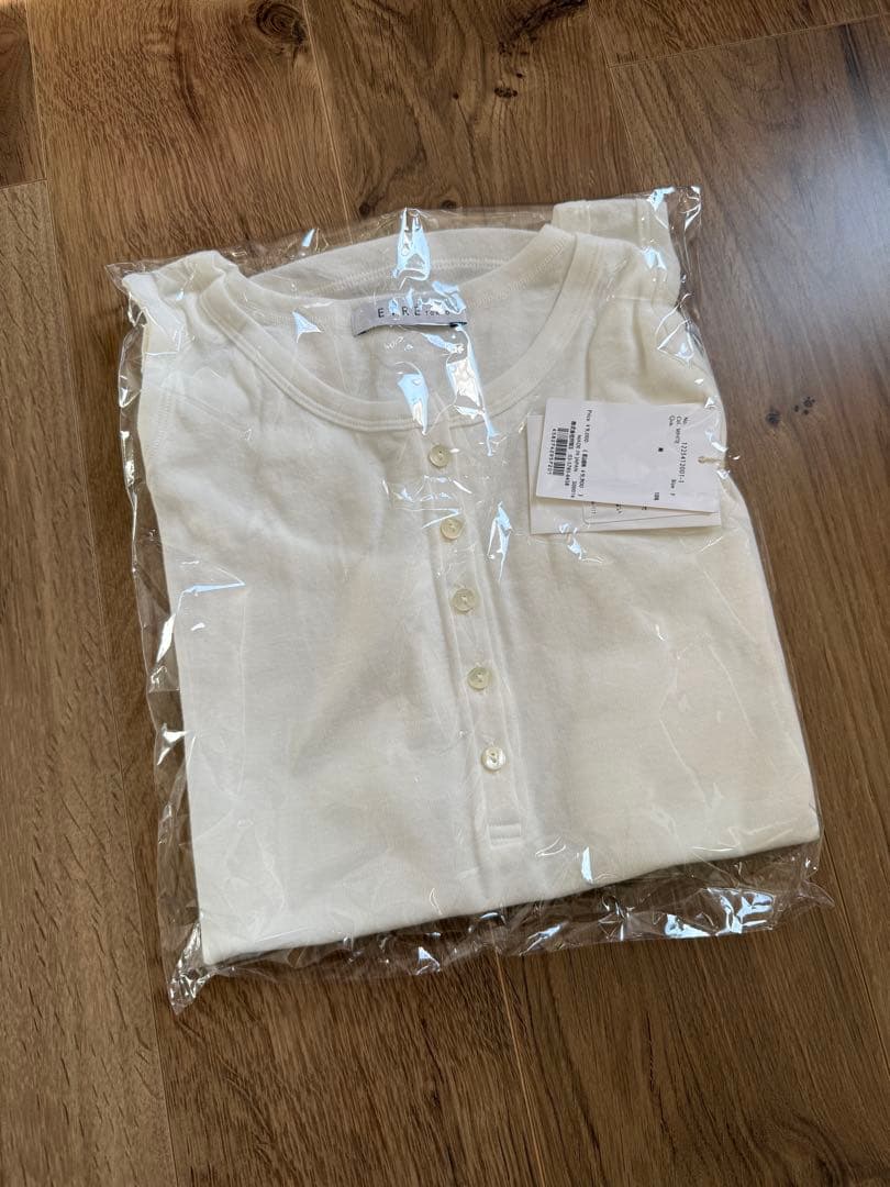 【新品未開封】ETRE TOKYOヘンリーネックエアリータンクトップ