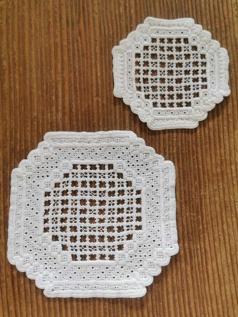 アンティーク北欧 ハーダンガー緻密な総刺繍レースコースター スクエアドイリー