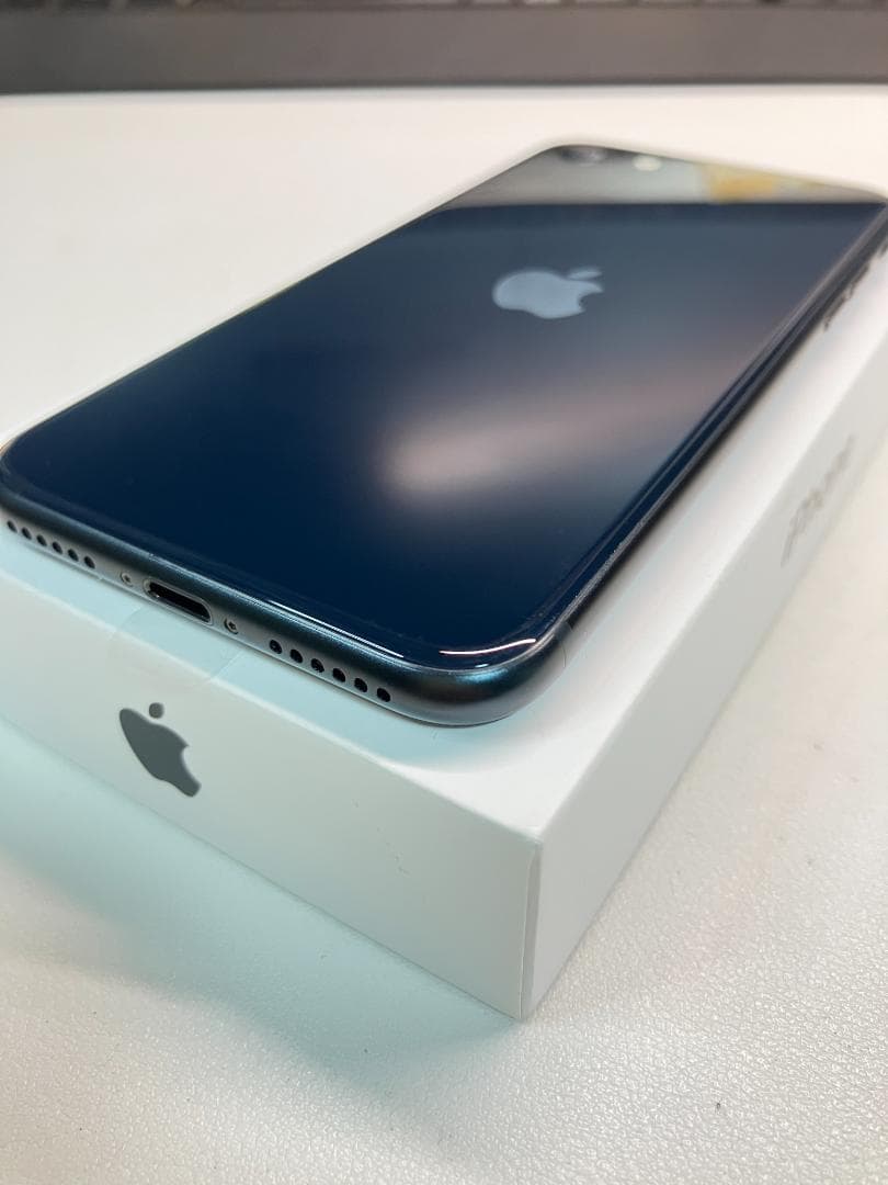 iPhoneSE3 64gb【極美品☆バッテリー純正98％】