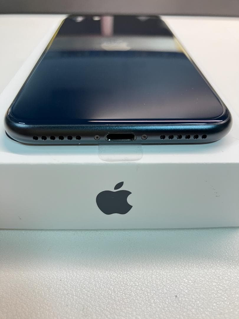 iPhoneSE3 64gb【極美品☆バッテリー純正98％】