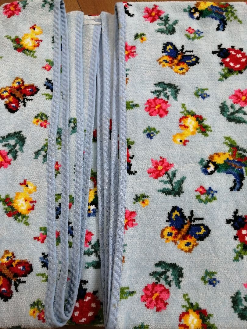 FELTER 花と昆虫デザイン　ハイジ大判バスタオル