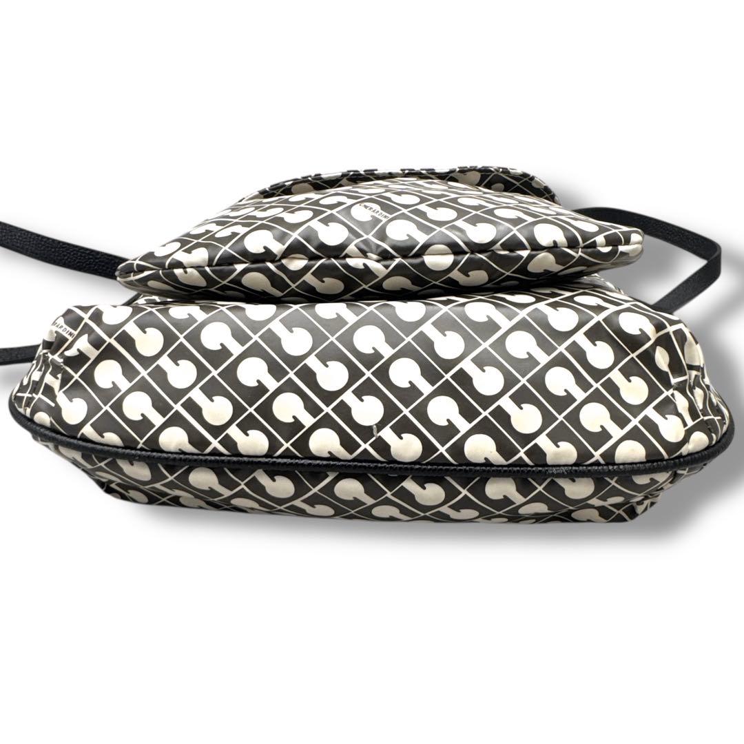 現行品　極美品　ソフティ ゲラルディーニ ロゴ　クロスショルダーバッグ