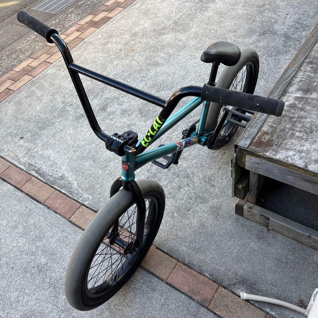 青緑色 BMX バイク