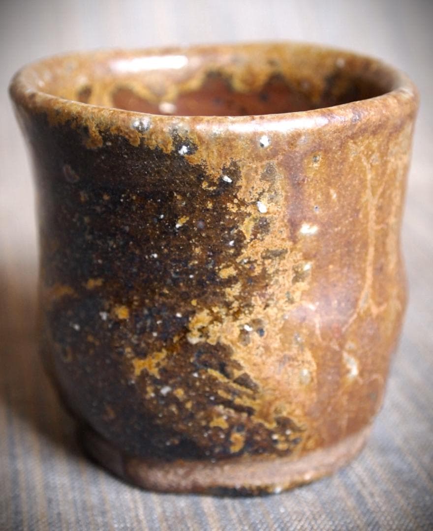 最上作★高力芳照【師：金重素山、金重有邦】★備前（黒）酒呑★共箱・布