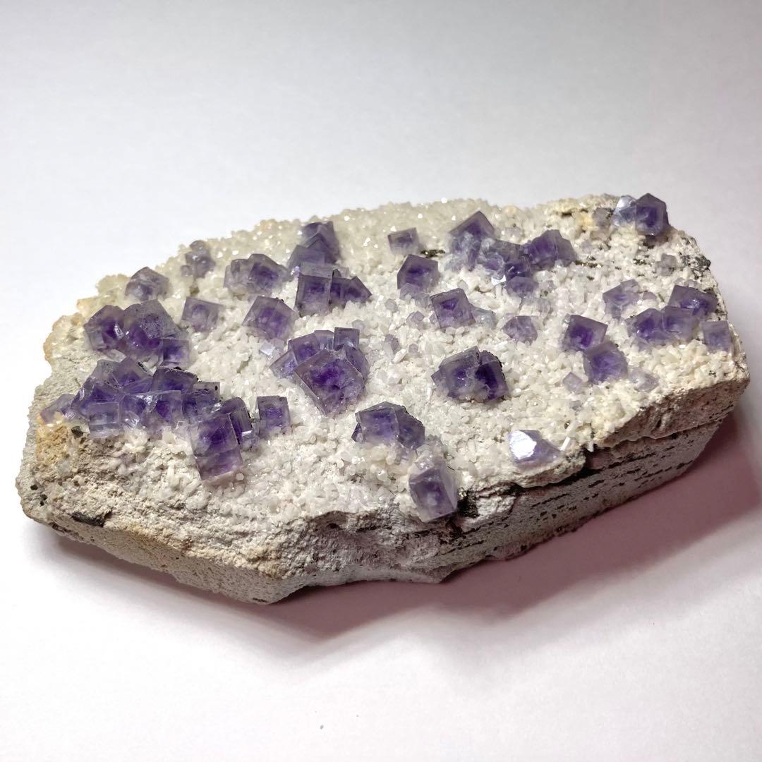 蛍石 パープル ゾーニング フローライト 原石 鉱物 天然石 標本 鉱石