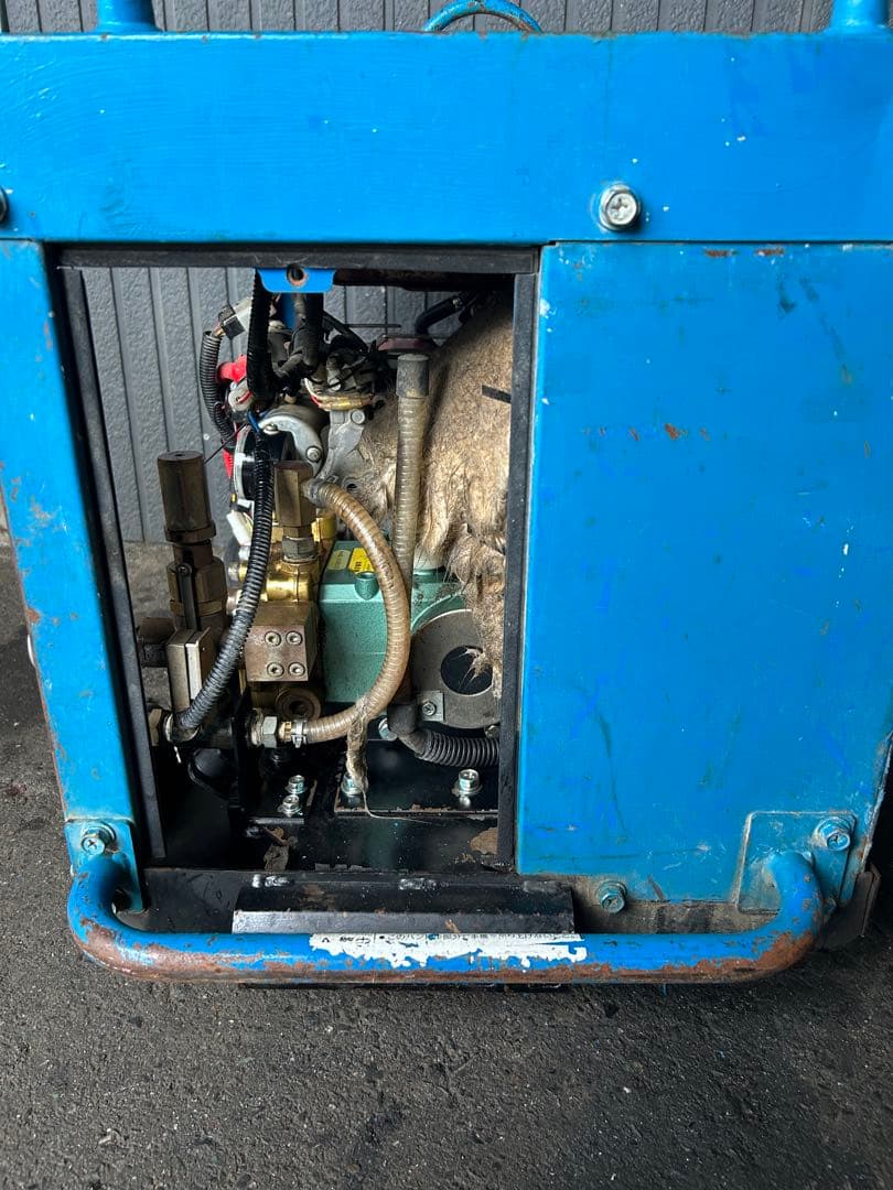 ツルミ　セル付きエンジン高圧洗浄機防音　ガン・高圧ホース・給排水ホースセット