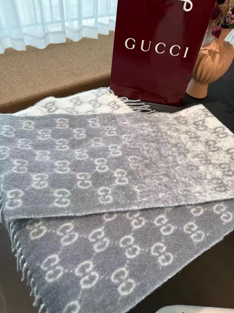 ★美品グレー GGロゴ マフラー*