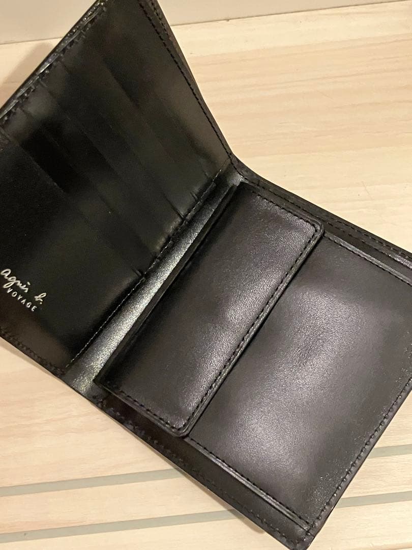 未使用　agnes b. アニエスベー　ロゴ　ブラック　レザー　二つ折り財布
