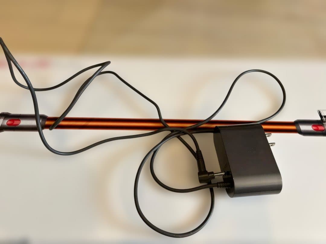 DysonV10 Fluffy（外箱・フロアドック付、動作可、バッテリー要交換）