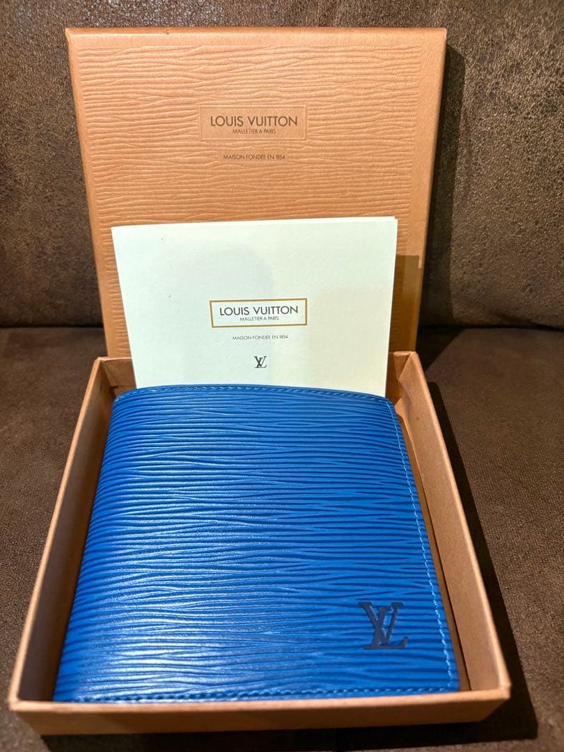 LOUIS VUITTON 青 レザー 財布　エピ