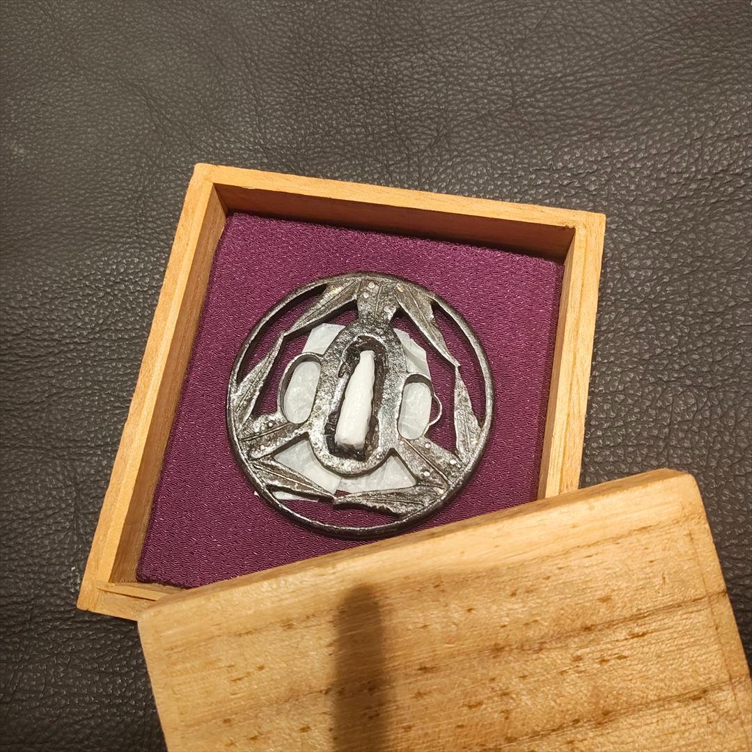 透笹に銀象嵌金塗 丸鉄鍔 刀装具 日本刀 居合刀 拵え 縁頭 柄前 鉄鍔