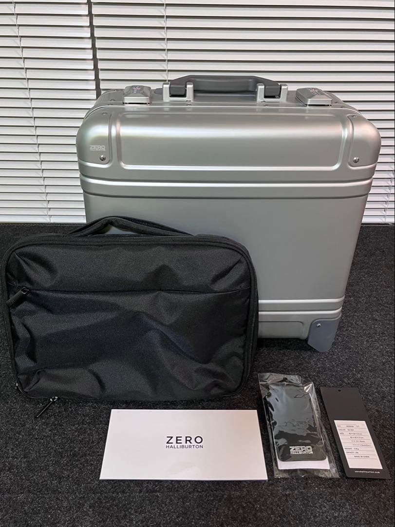 ZERO HALLIBURTON 2輪アルミキャリーケース