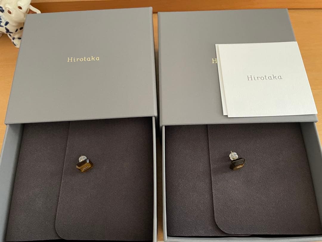 BIRD OF PARADISE ネイキッドスクエアストーン スタッドピアス