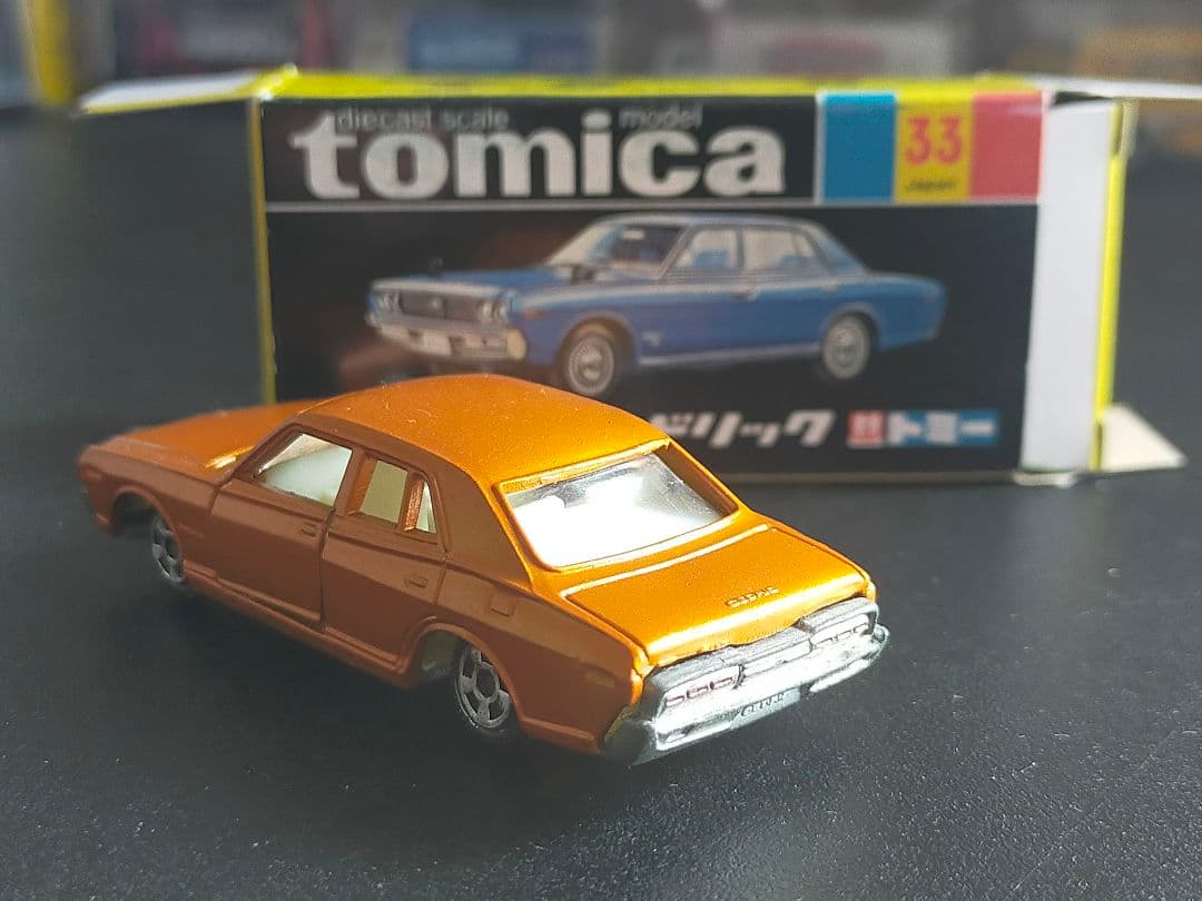 黒箱 トミカ No.33 ニッサン セドリック 4ドアハードトップ 香港製 香港