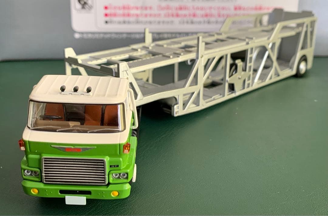 トミカリミテッドヴィンテージネオ 日野HE366 カートランスポーター