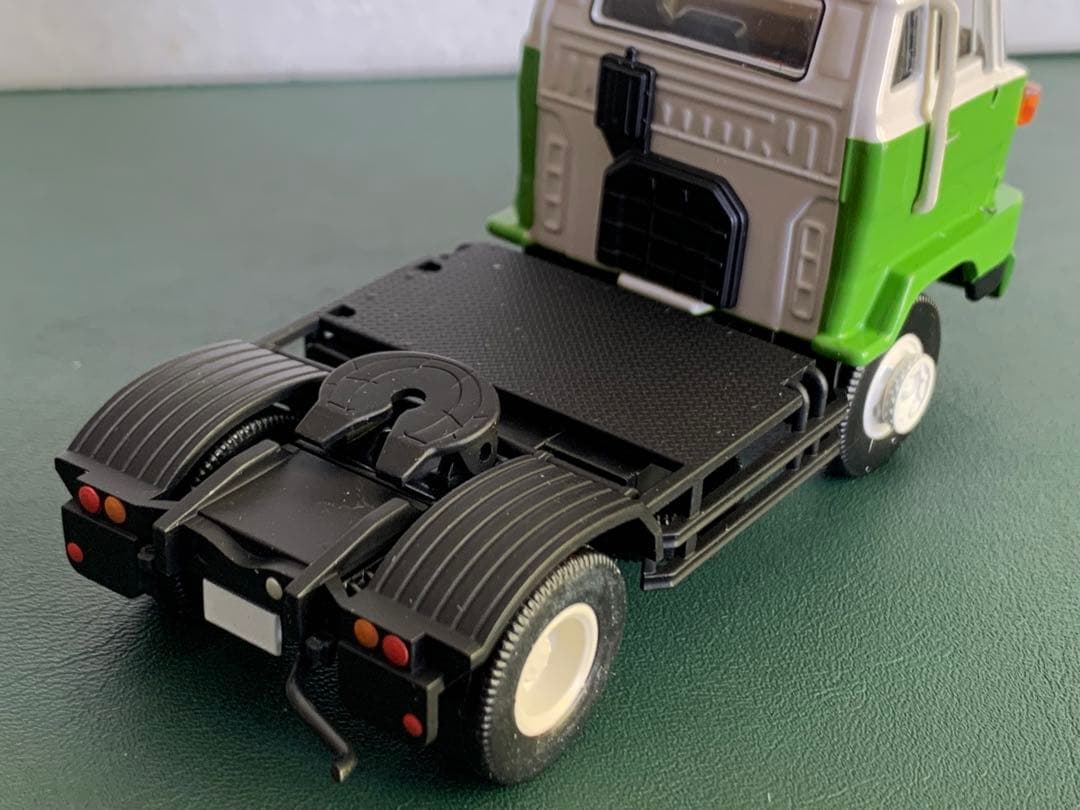 トミカリミテッドヴィンテージネオ 日野HE366 カートランスポーター