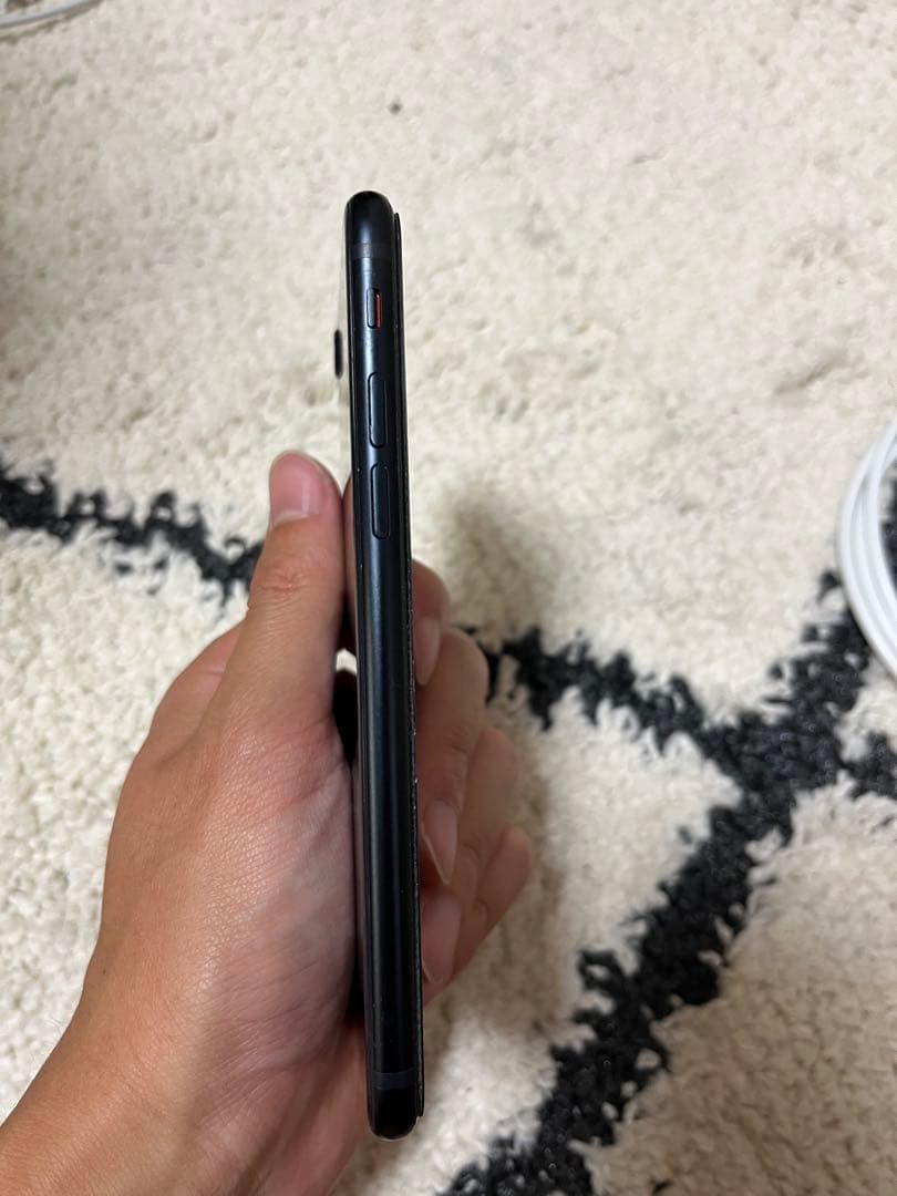 iPhoneSE(第三世代)128GB (MagSafe対応スマホケース付き)