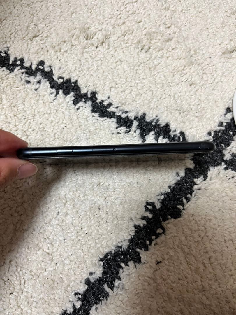 iPhoneSE(第三世代)128GB (MagSafe対応スマホケース付き)