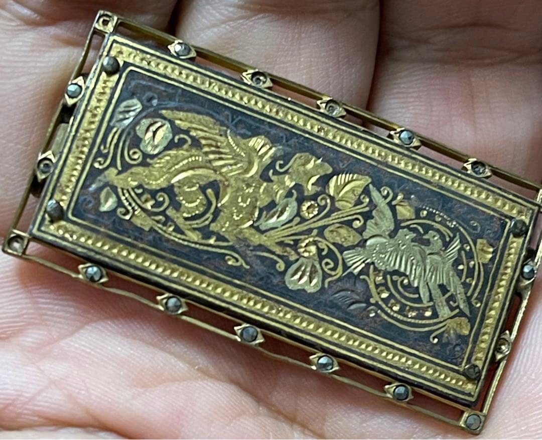 アンティーク　帯留　グリフォン　ゴールド　インレインど　手彫り