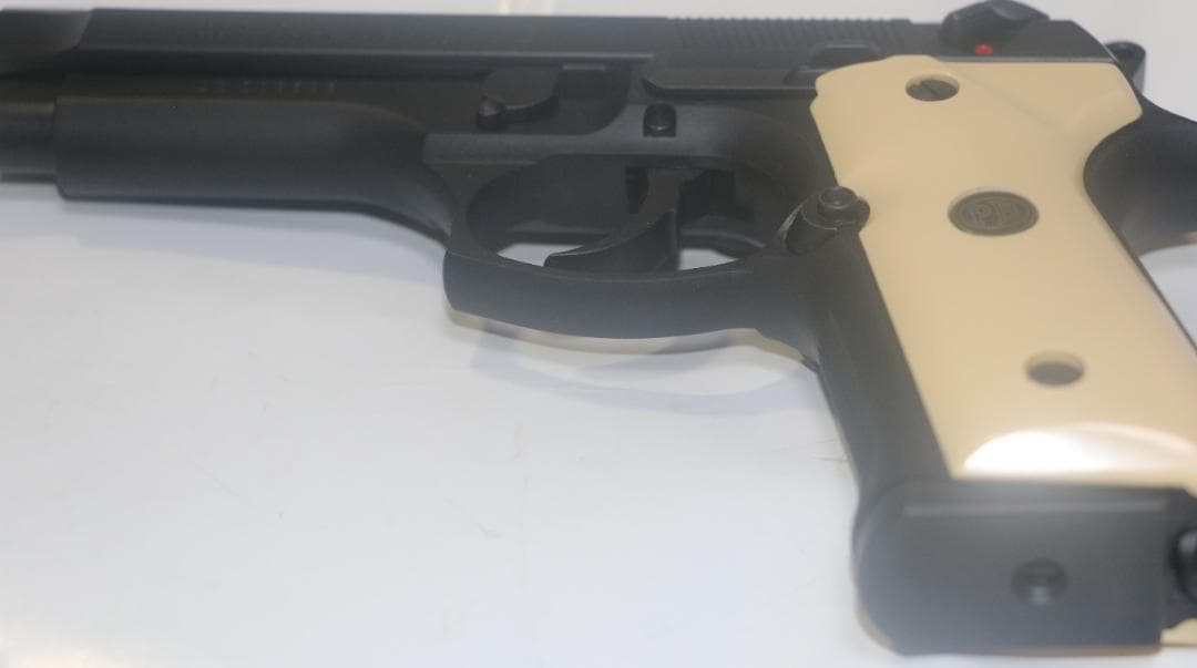 MGC製HW樹脂モデルガン ベレッタＭ９２ＦＳ湾岸戦争限定モデル SPG合法品