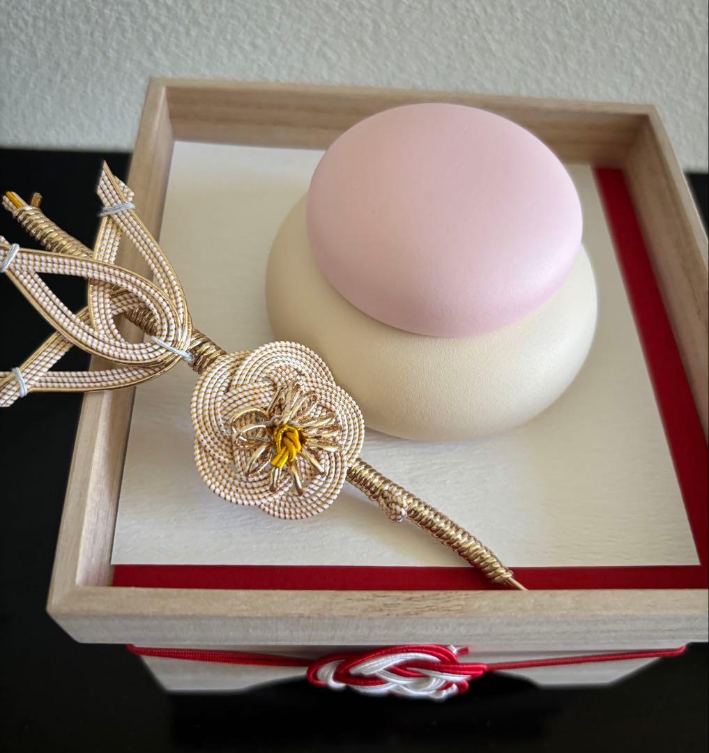 お祝品　紅白　蓬莱小箱　木の鏡餅　自然の檜材　嘉門工藝