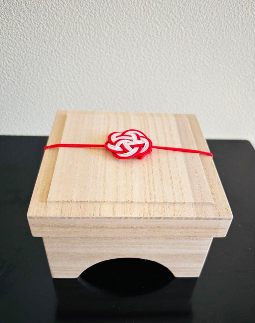 お祝品　紅白　蓬莱小箱　木の鏡餅　自然の檜材　嘉門工藝