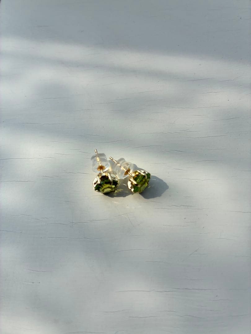 18k ペリドットピアス