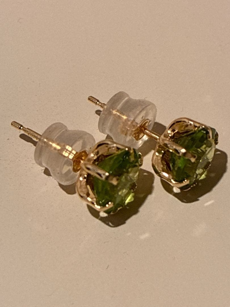 18k ペリドットピアス