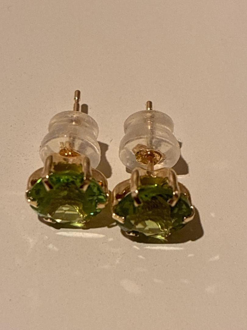 18k ペリドットピアス
