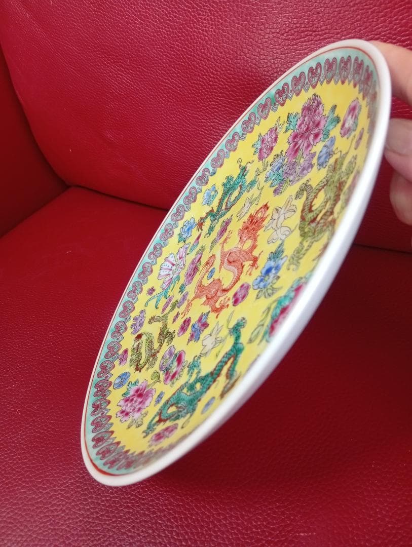 『中国景徳鎮』粉彩 龍文 花文 飾皿 レトロ アンティーク 龍と花模様の陶器 皿