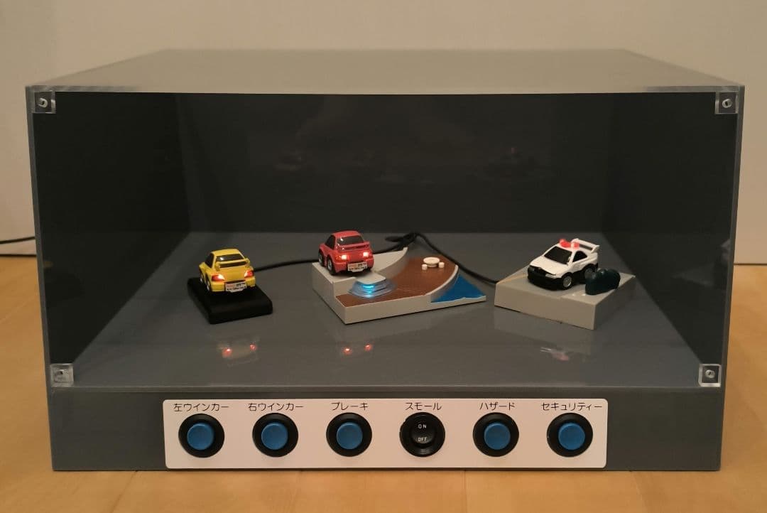 チョロＱアクリル製イルミネーションスイッチ付きケースとイルミネーションチョロQ