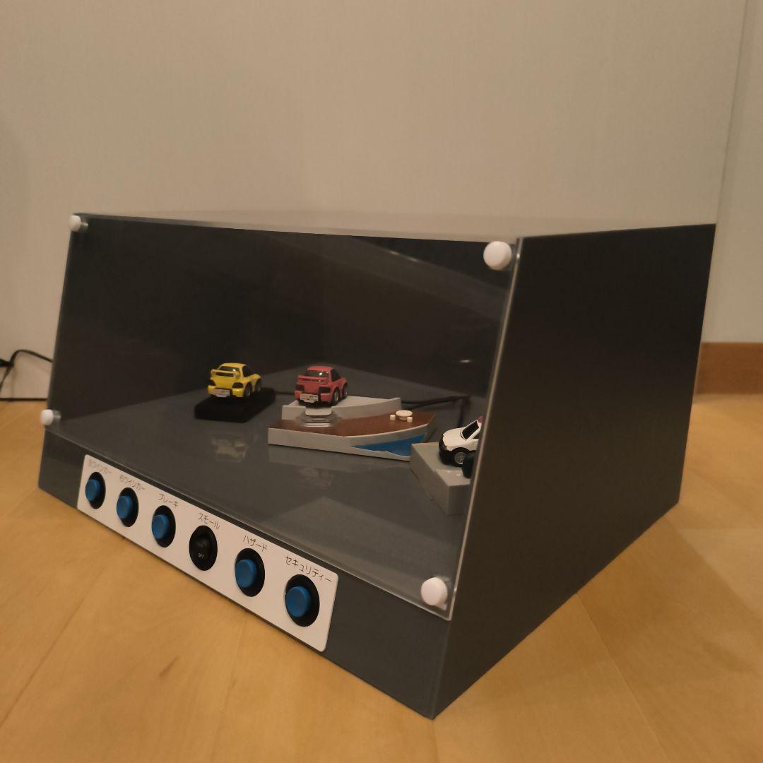 チョロＱアクリル製イルミネーションスイッチ付きケースとイルミネーションチョロQ