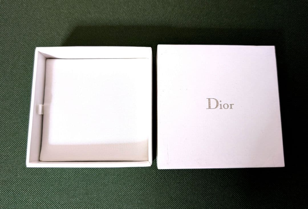 Dior ピアス【未使用/箱付き】