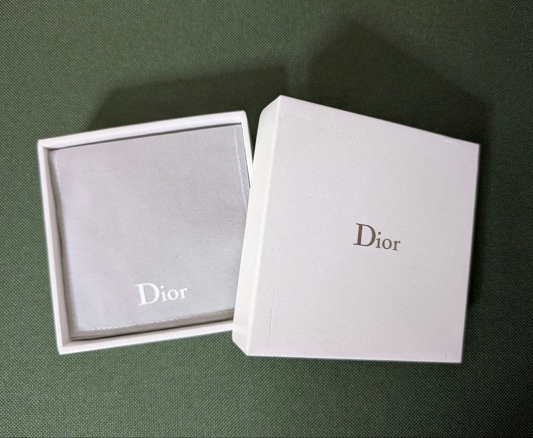 Dior ピアス【未使用/箱付き】