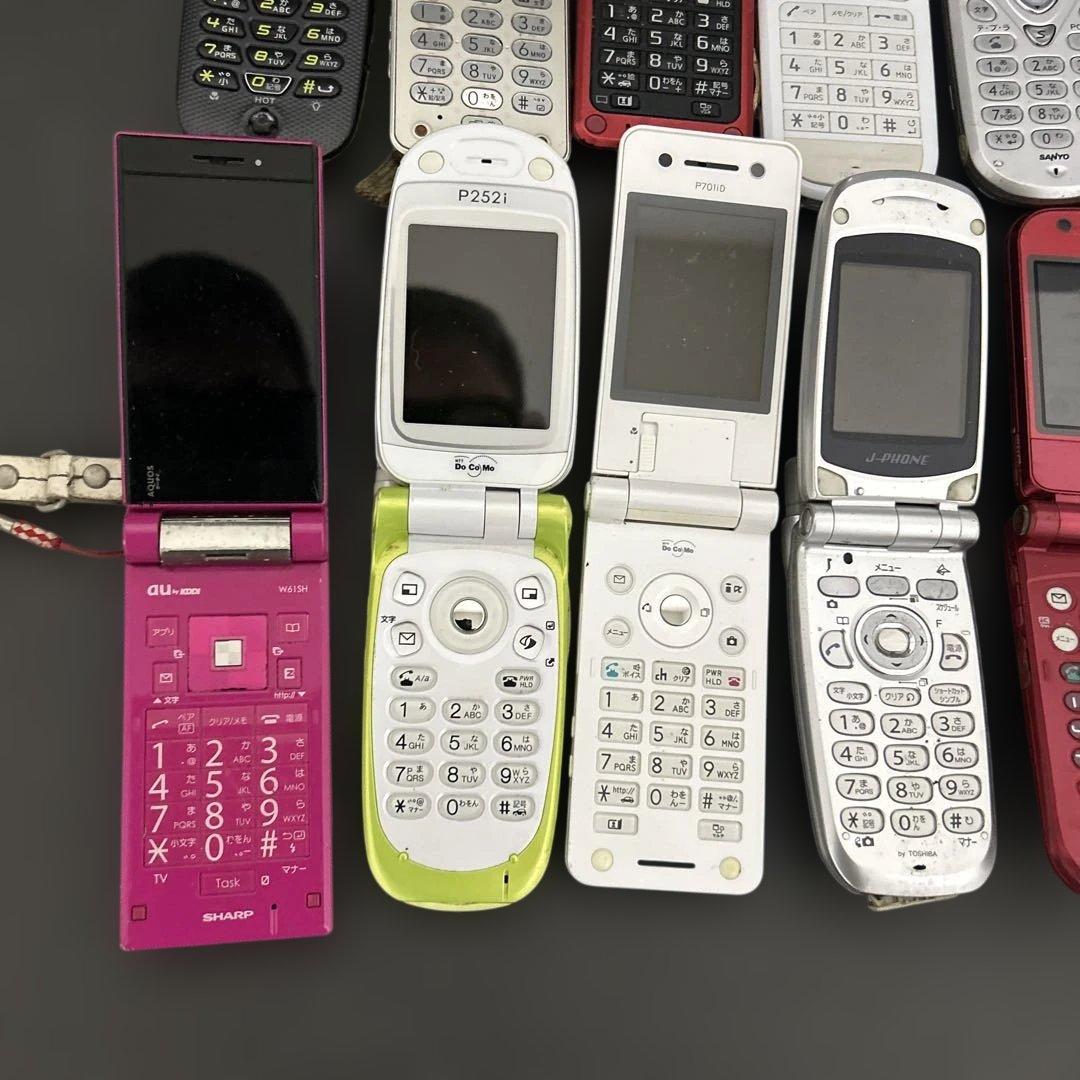 大量 携帯電話 ガラケー docomo/au 他 35台 ジャンク 部品取り
