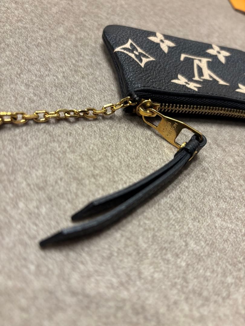 ルイヴィトン ケース ポシェットクレ アンプラント バイカラー