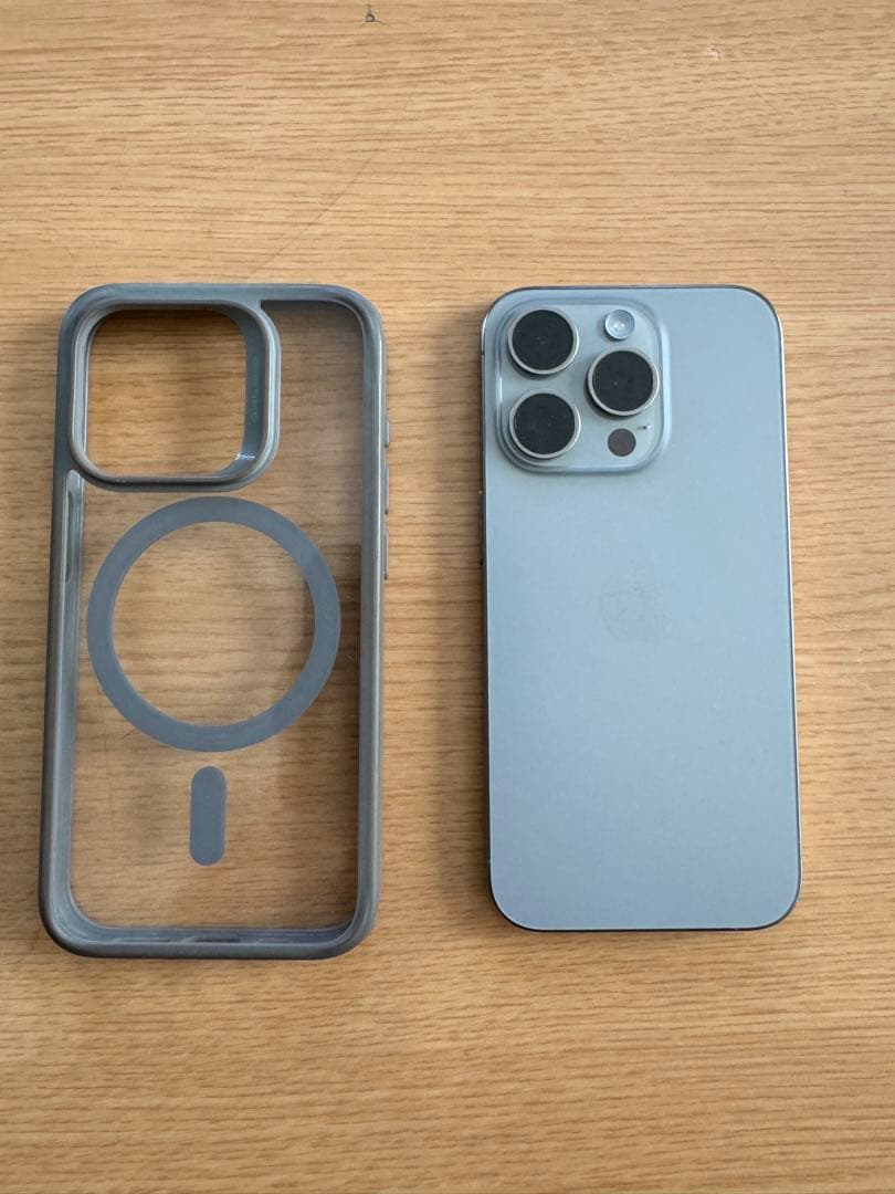 iPhone15Pro 256GBナチュラルチタニウム　おまけケース付