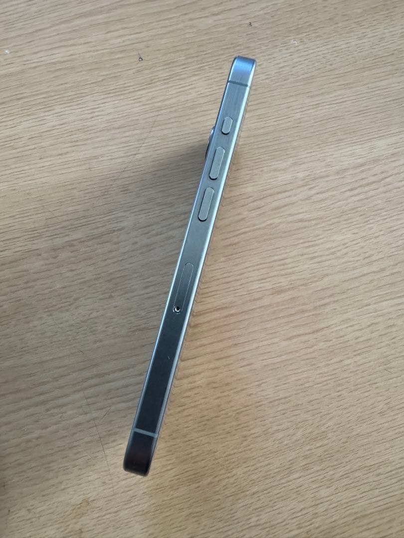 iPhone15Pro 256GBナチュラルチタニウム　おまけケース付