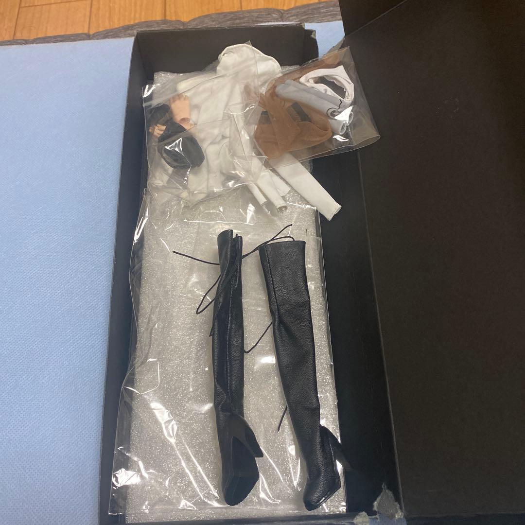 2B フィギュア 黒衣装 刀付き　1/6 シームレス