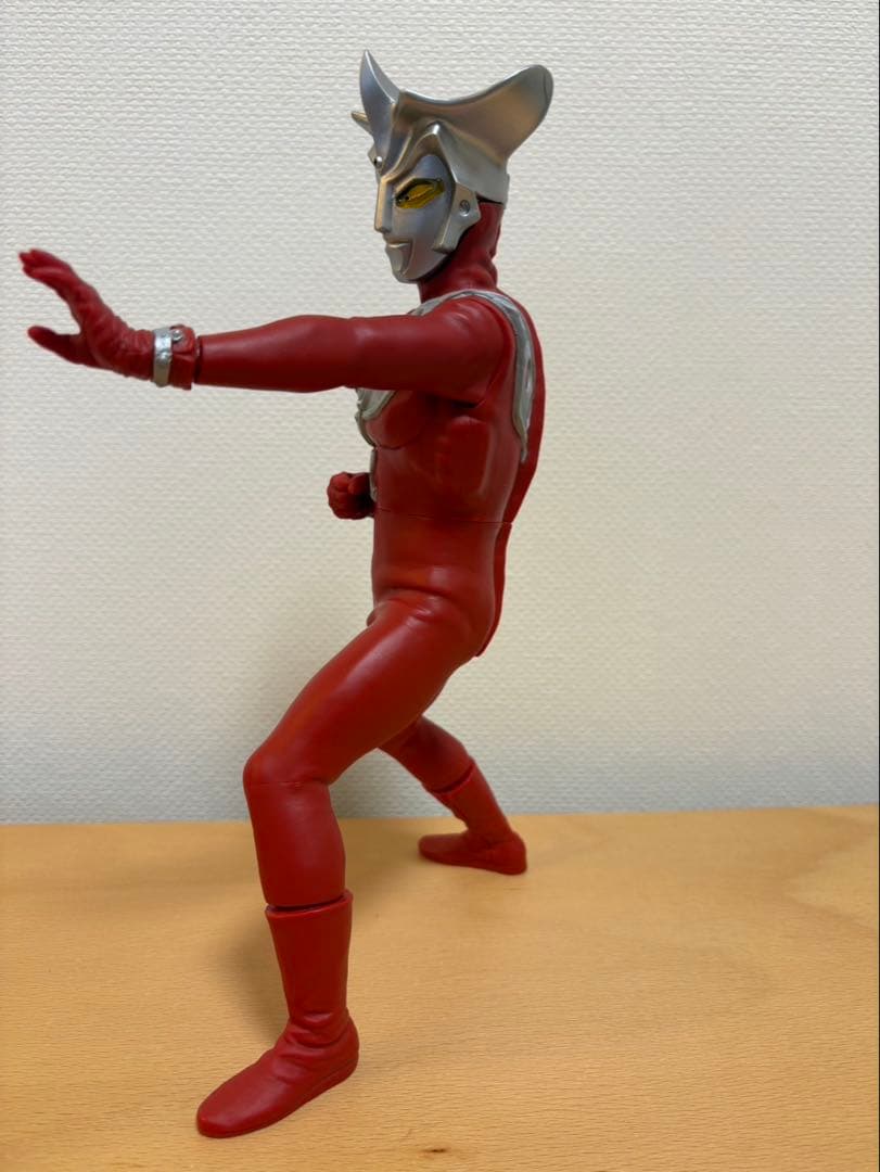 ウルトラマンレオ 可動式フィギュア 赤