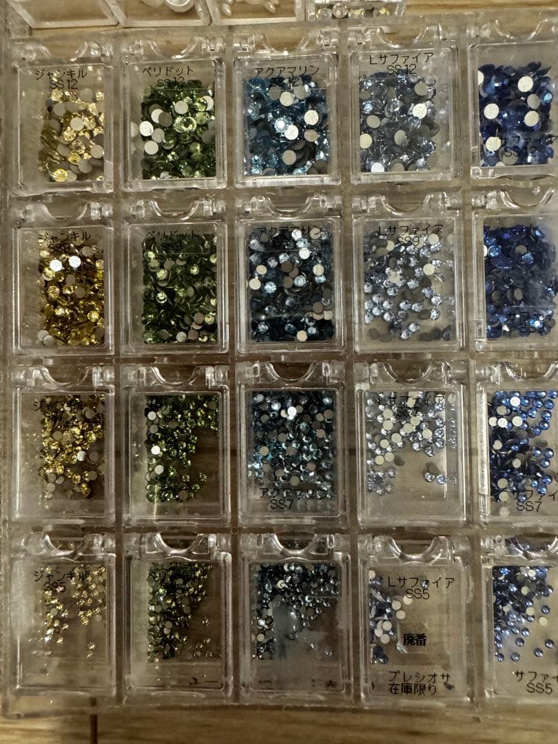 スワロフスキーネイルパーツ大量まとめ販売