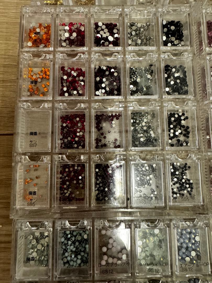 スワロフスキーネイルパーツ大量まとめ販売
