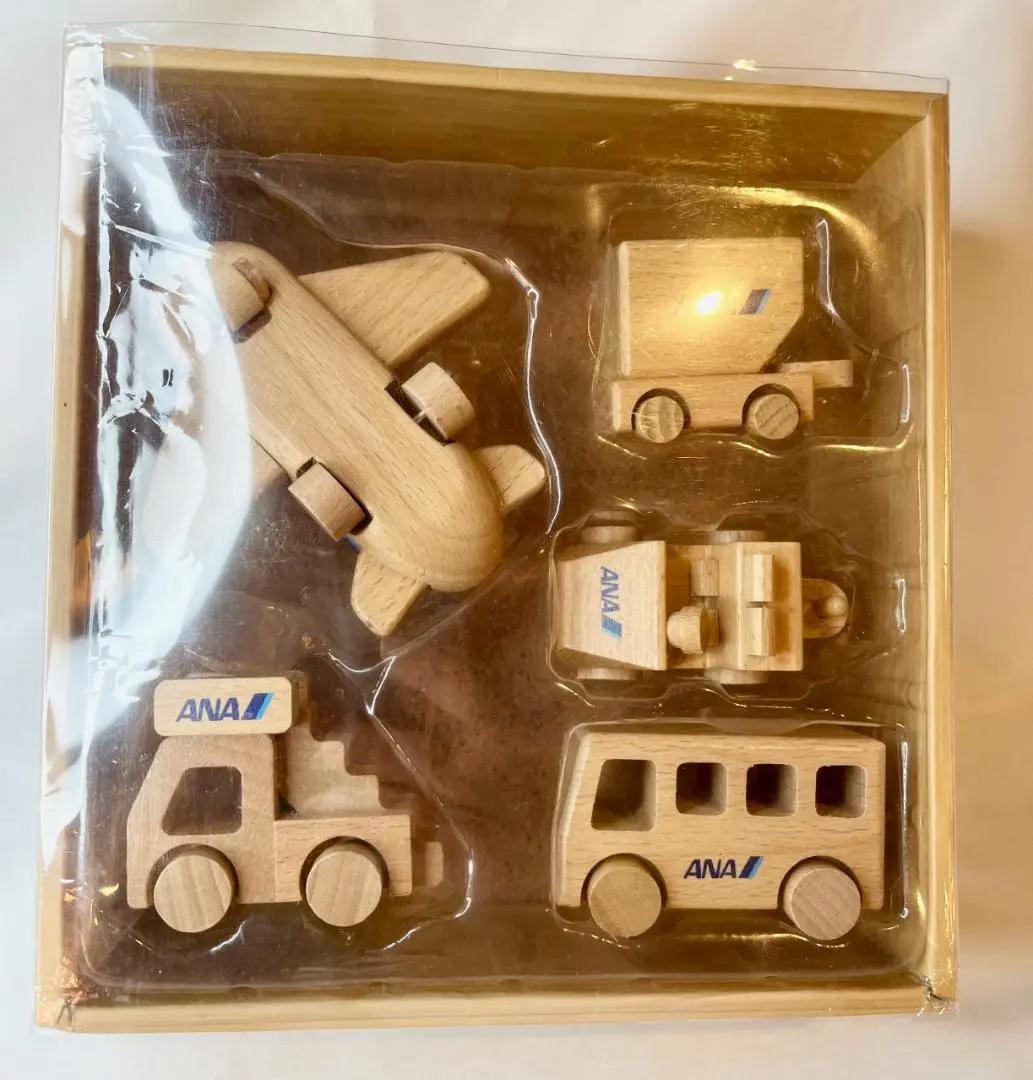 【丸彰】Wooden toys ANA / 全日空商事 空港で働く乗り物｜ブナ製