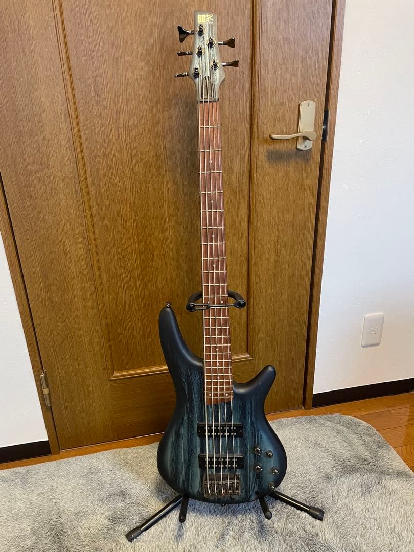 IbanezSR305E五弦ベース ストラップ付き