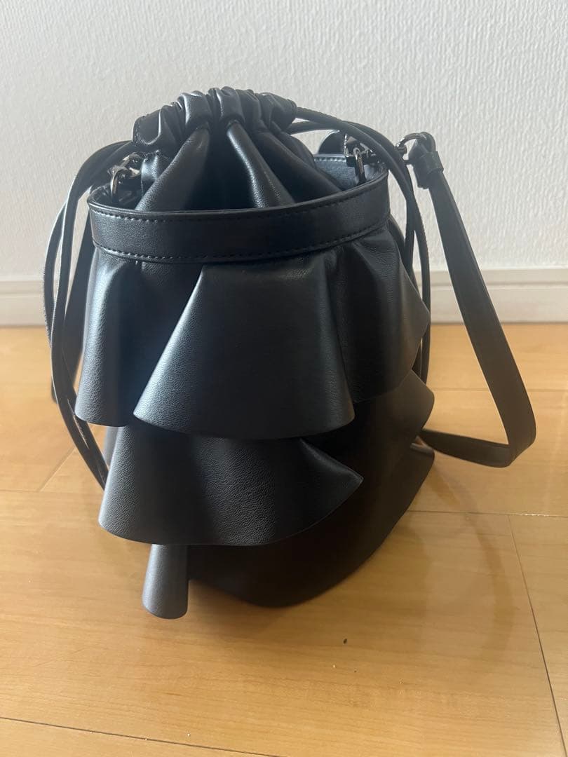 【suzuhumm】美品 ユナイテッドアローズ フリルバケット ブラック